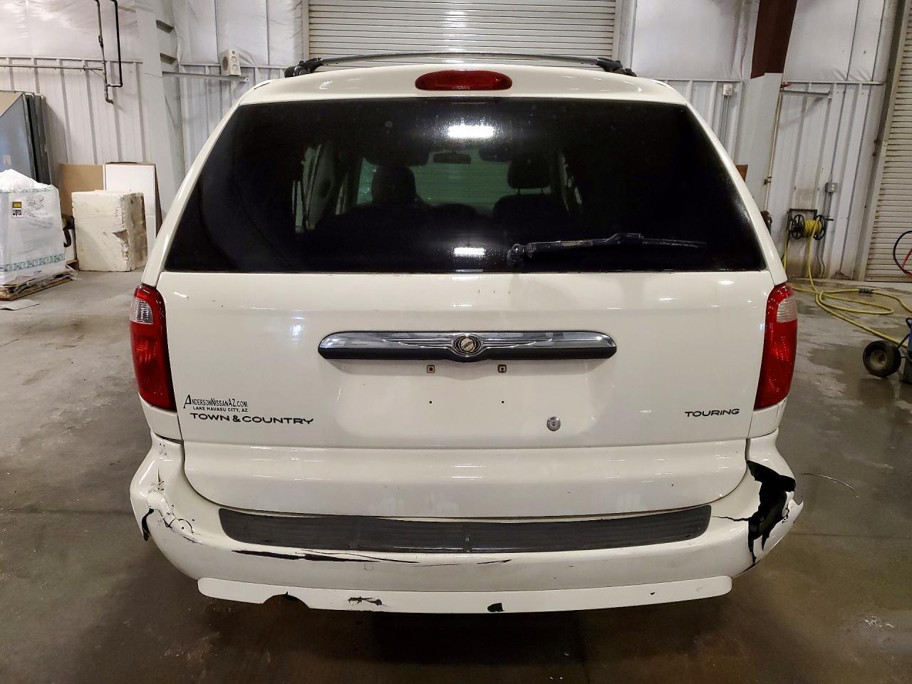 2007 Chrysler Town & Country Touring - Image 6