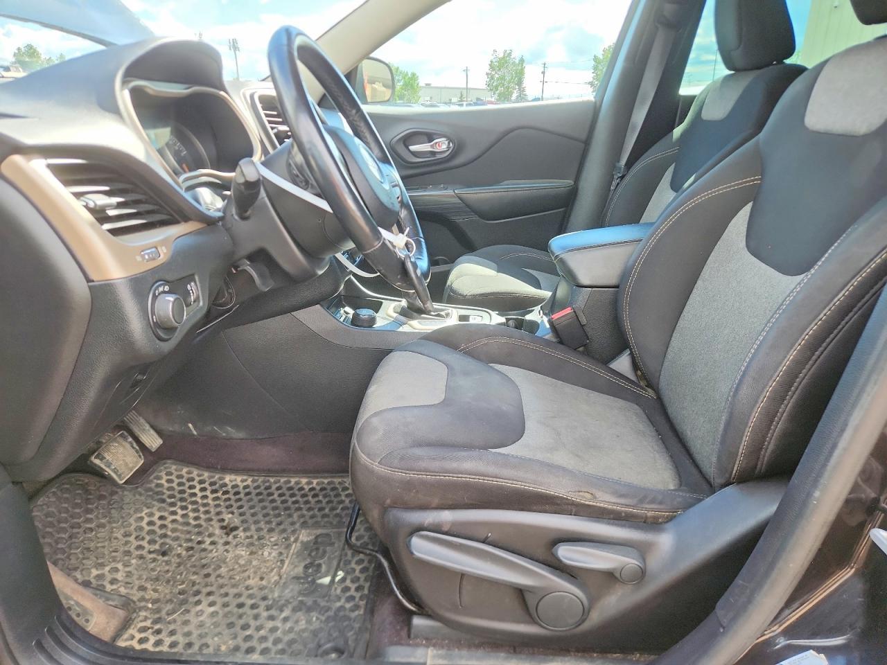 2016 Jeep Cherokee Sport - Image 7