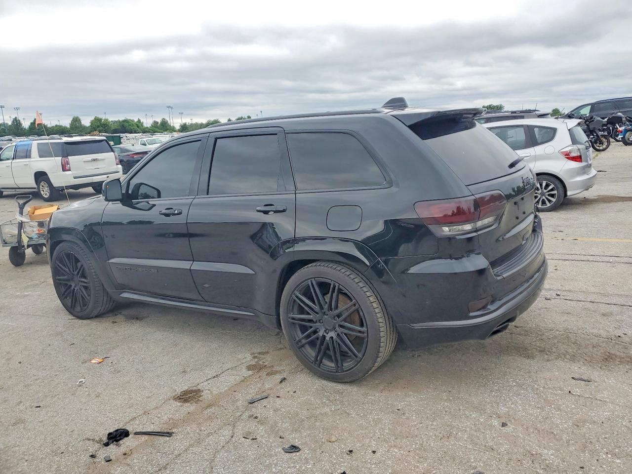 2020 Jeep Grand Cherokee Overland - Image 2