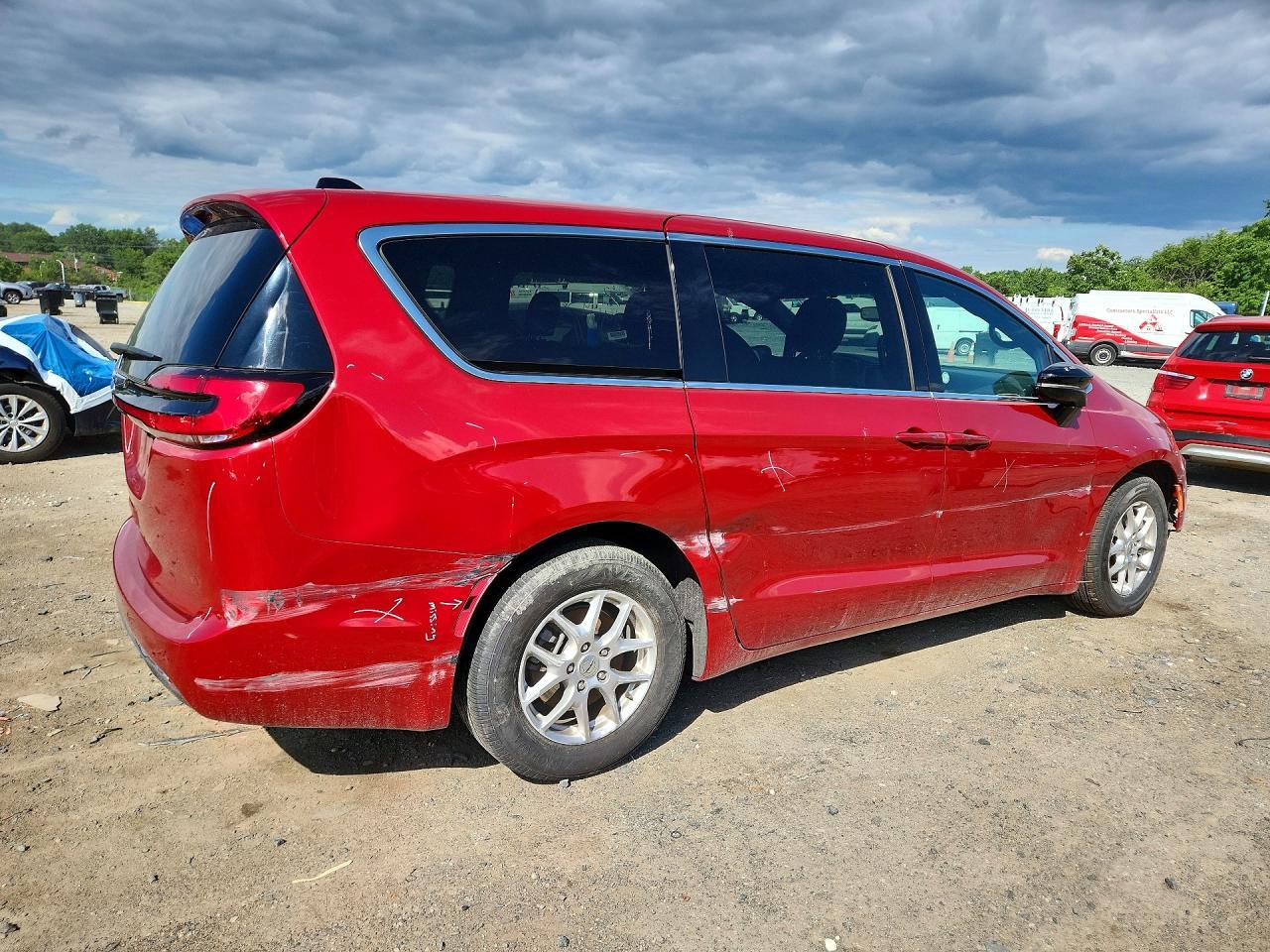 2025 Chrysler Pacifica Select - Image 3