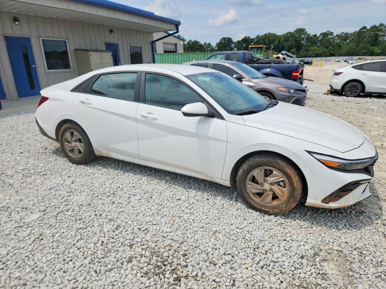 2025 Hyundai Elantra Se - Image 4