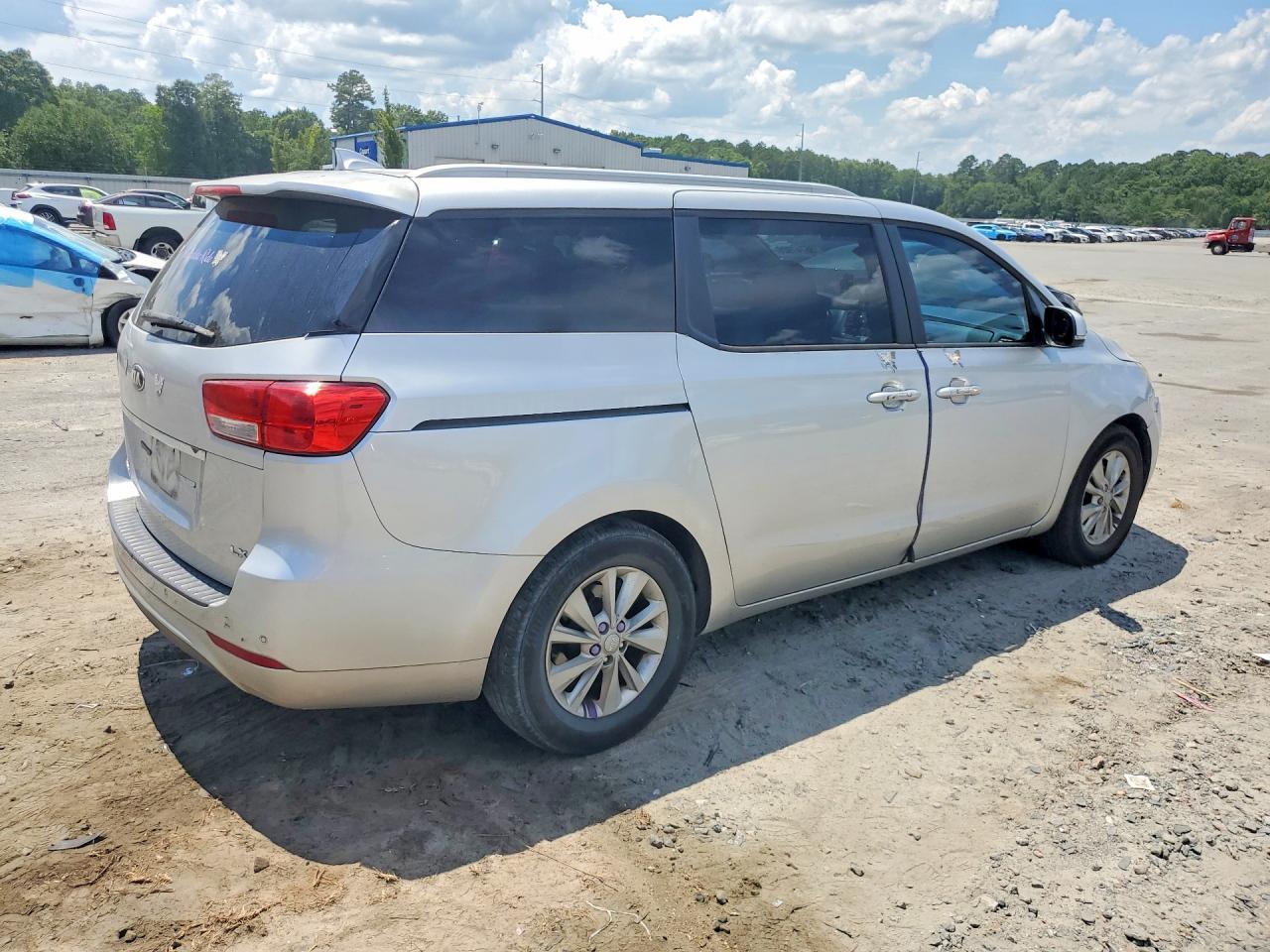 2015 Kia Sedona Lx - Image 3