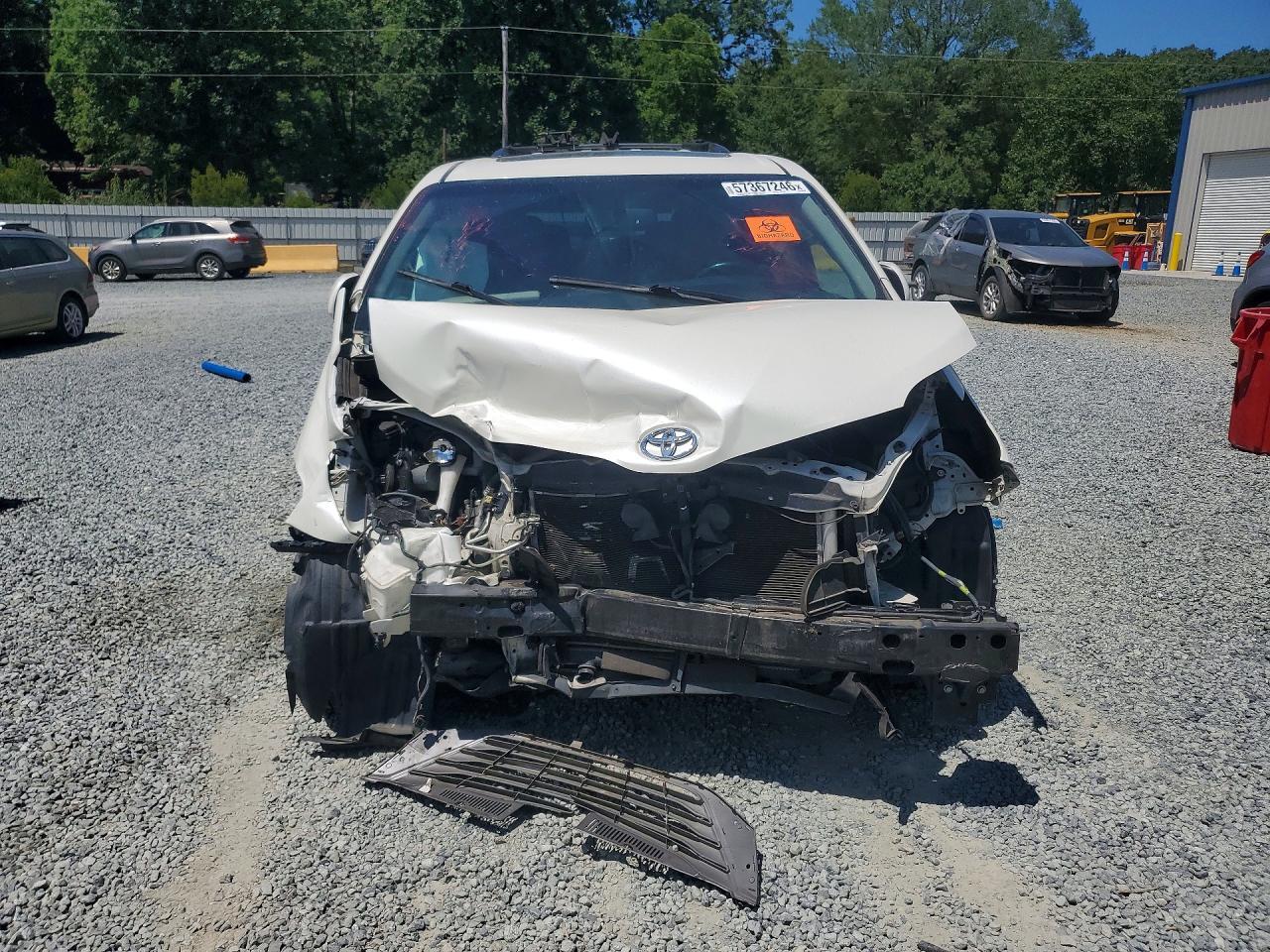 2017 Toyota Sienna Xle Premium 8-Passenger - Фото 5