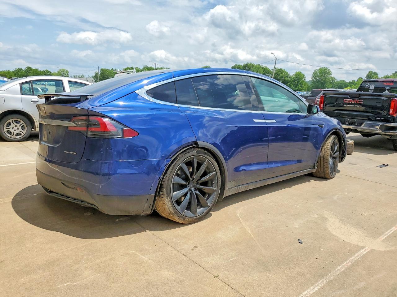 2020 Tesla Model X - Фото 3