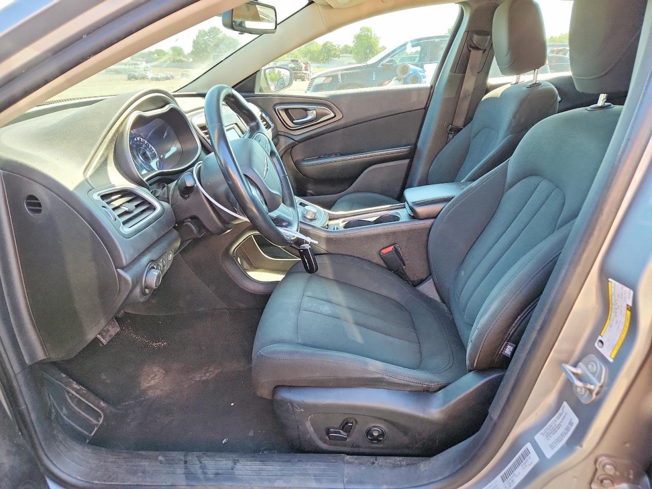 2016 Chrysler 200 Limited - Фото 7