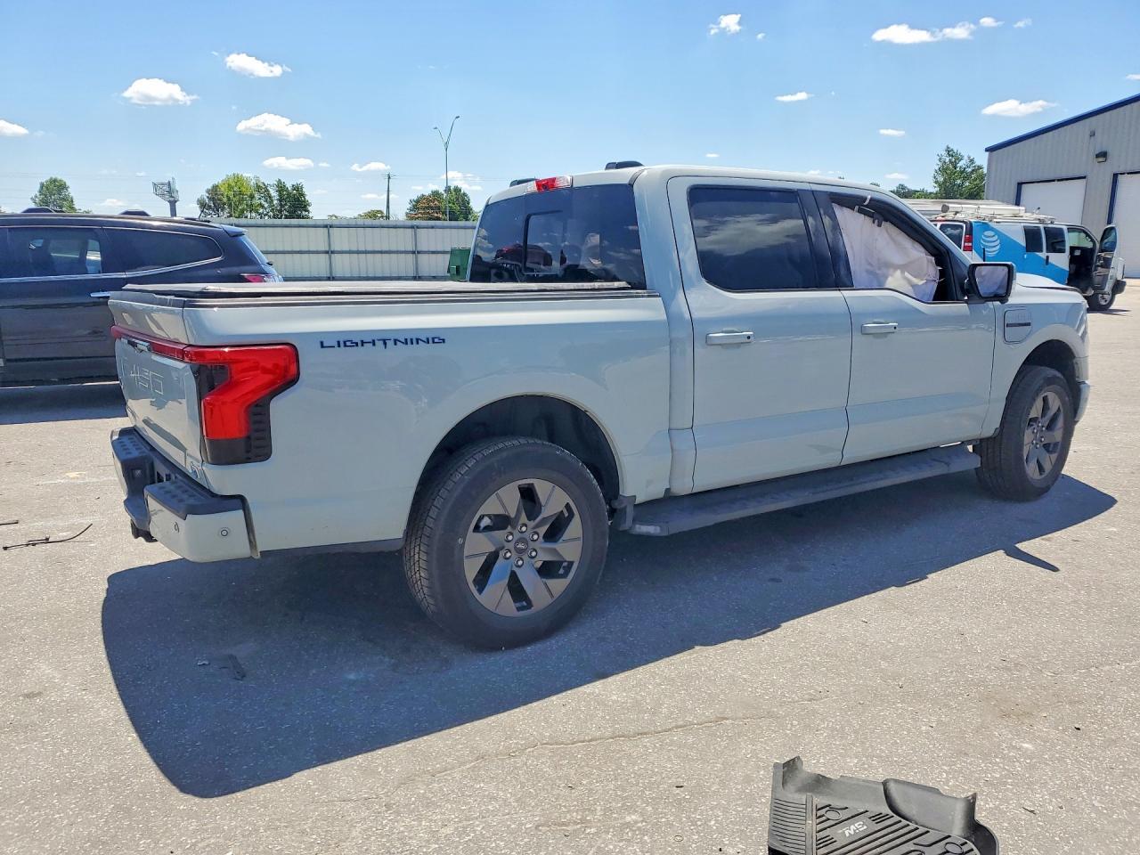 2023 Ford F150 Lightning Pro - Фото 3