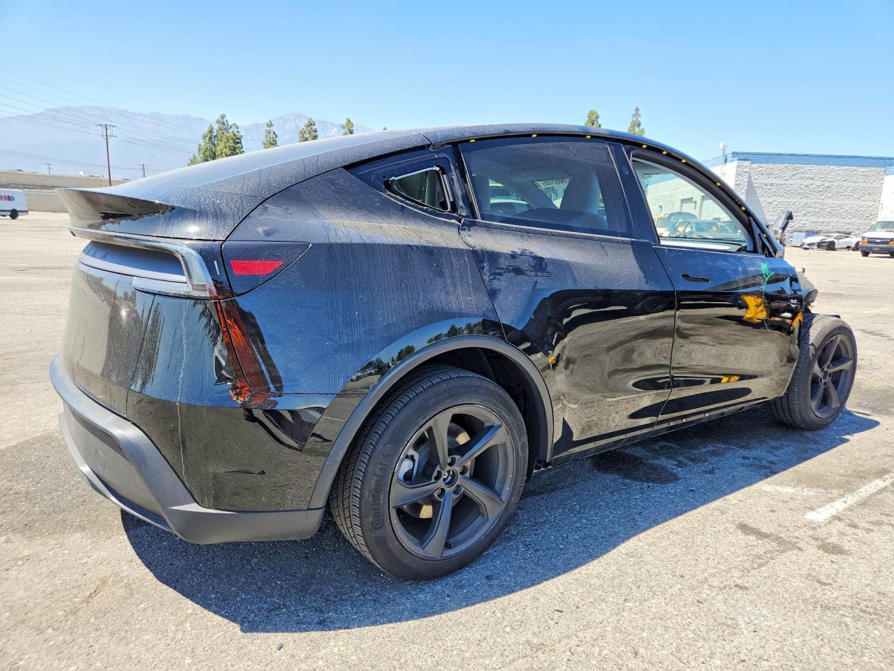 2026 Tesla Model Y - Фото 3
