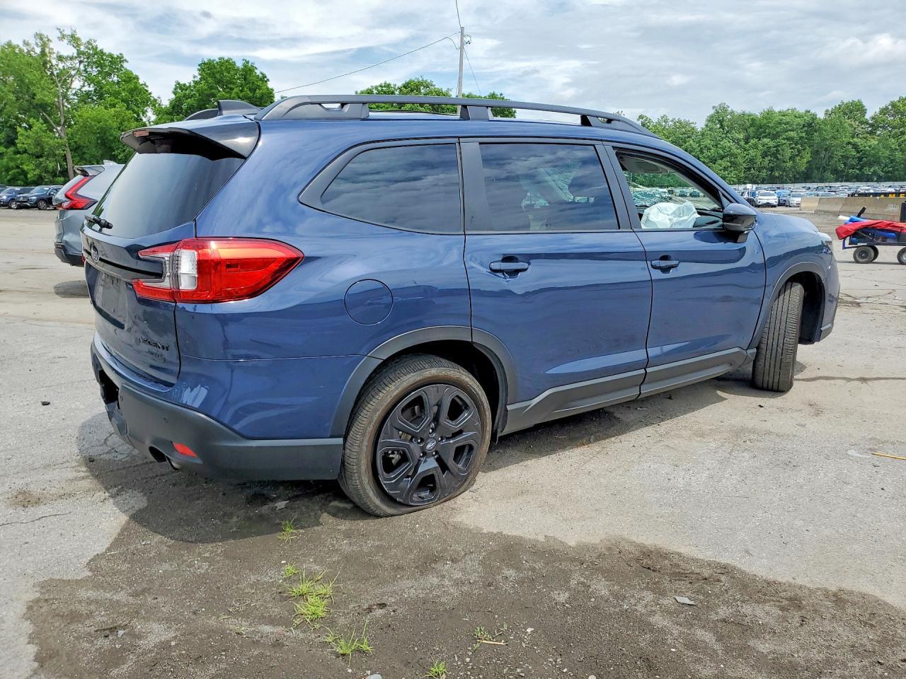 2025 Subaru Ascent Onyx Edition - Image 3