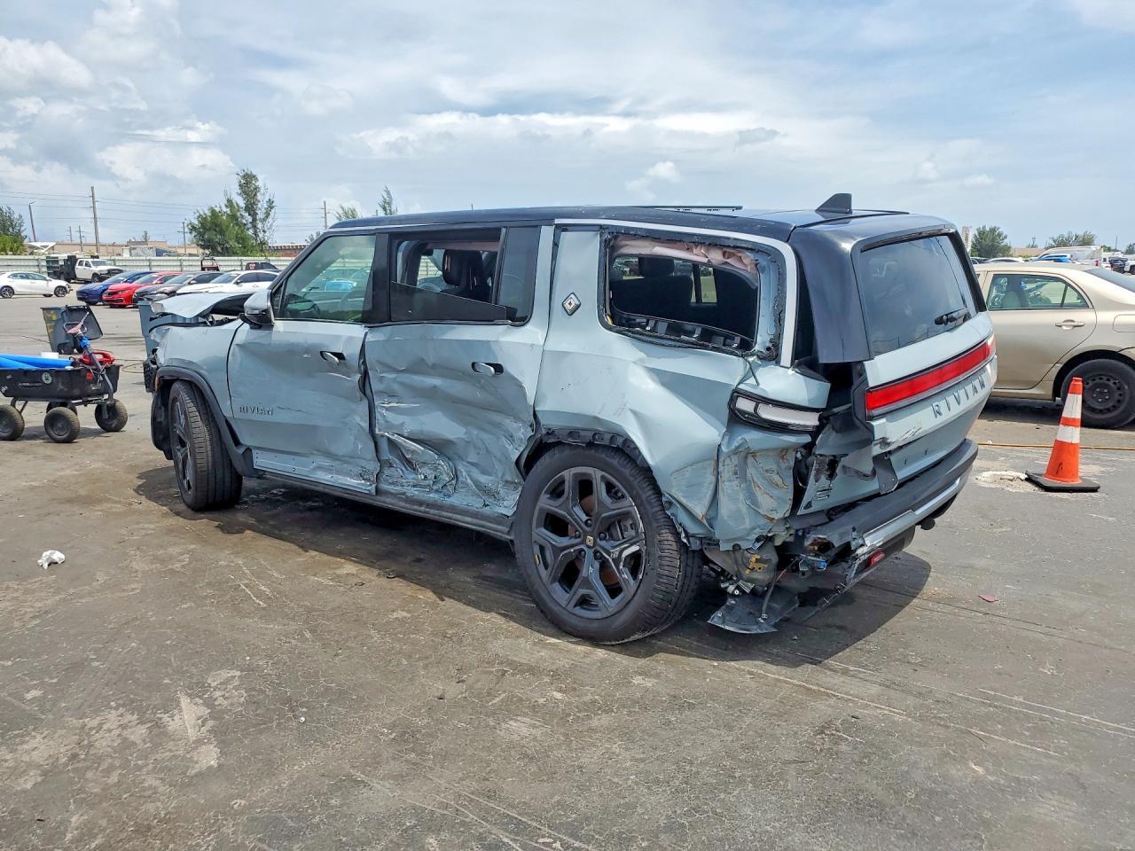 2025 Rivian R1S Adventure - Image 2
