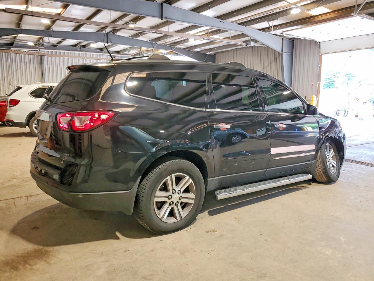 2017 Chevrolet Traverse Lt - Image 3