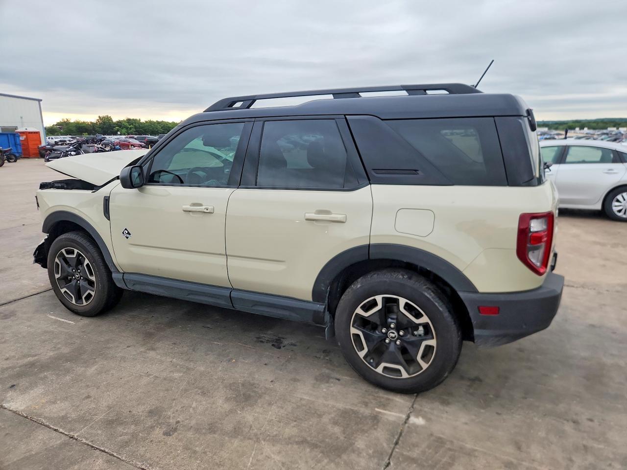 2024 Ford Bronco Sport Outer Banks - Image 2