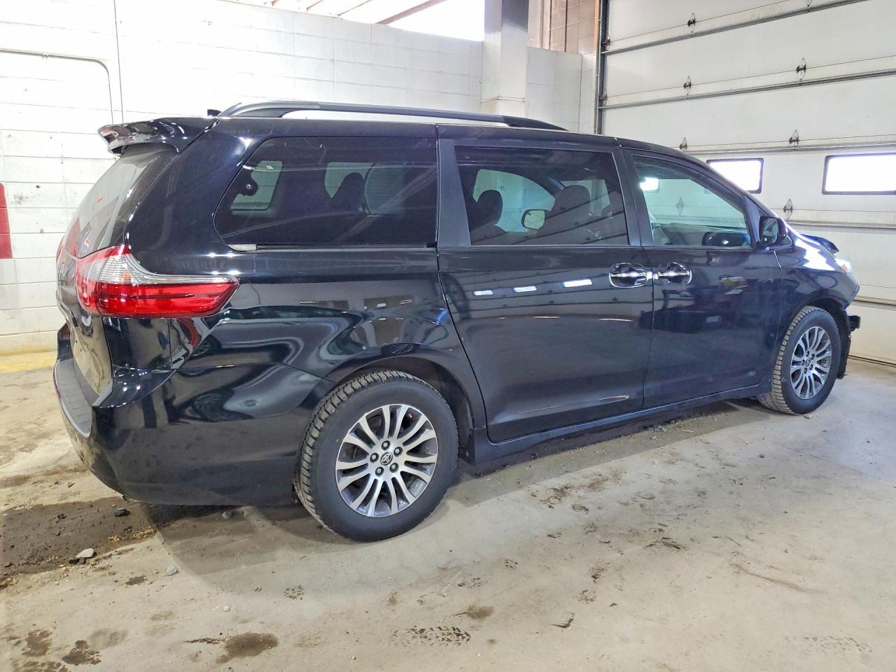 2020 Toyota Sienna - Фото 3