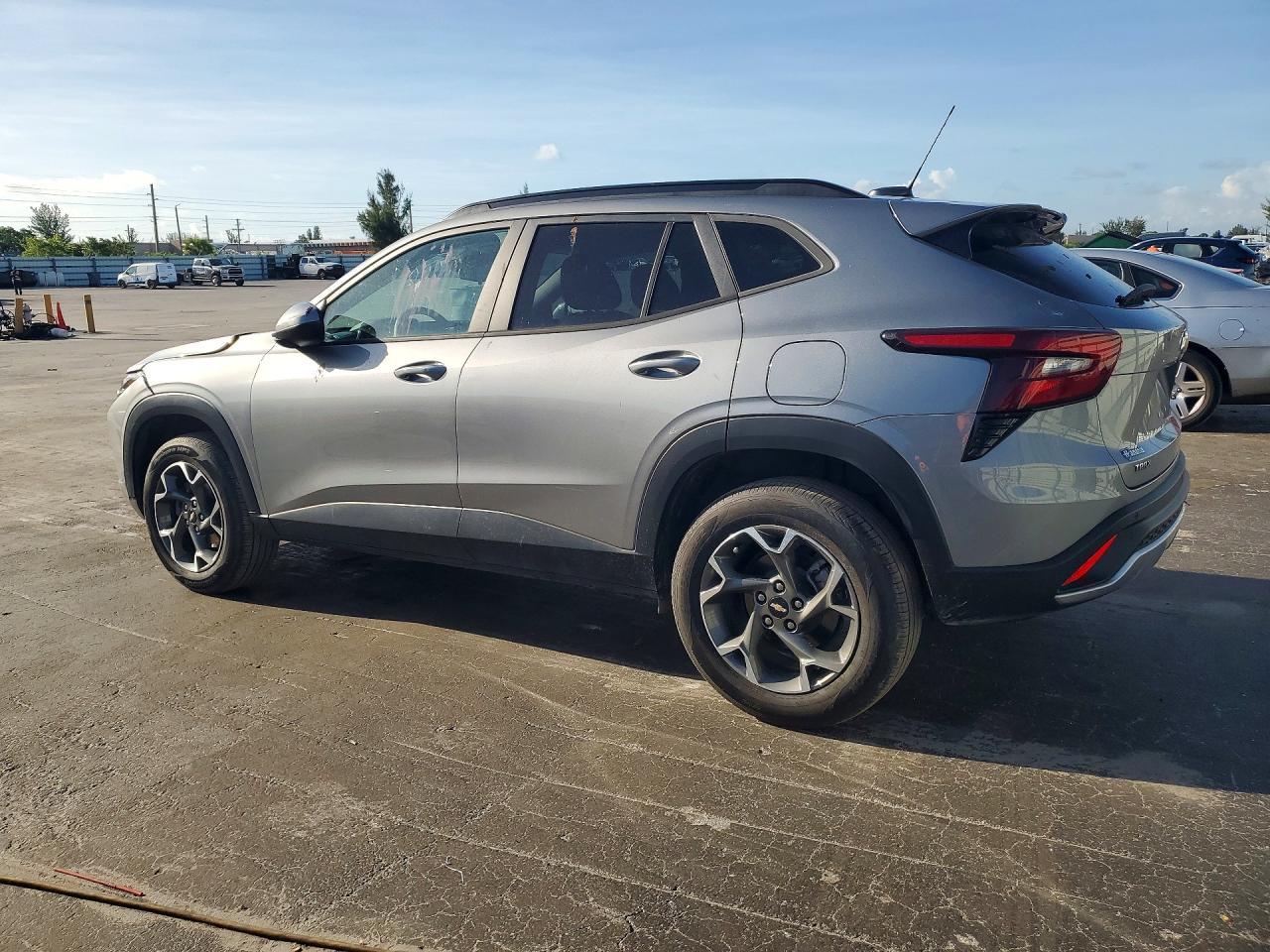 2024 Chevrolet Trax Lt - Фото 2