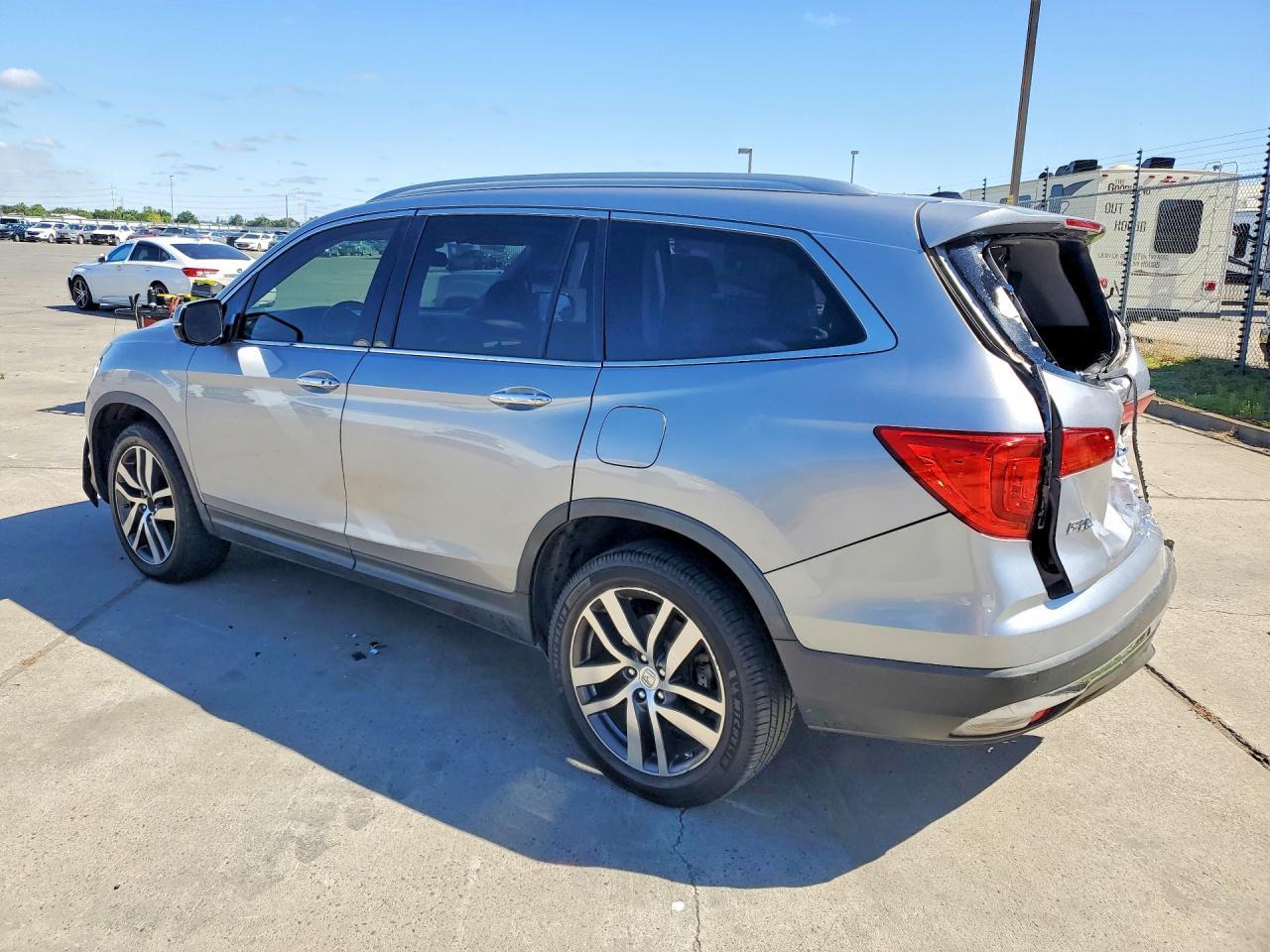 2017 Honda Pilot Elite - Фото 2