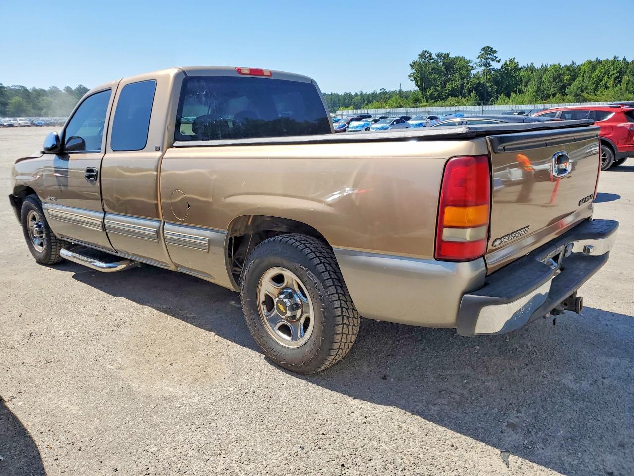 1999 Chevrolet Silverado C1500 - Image 2