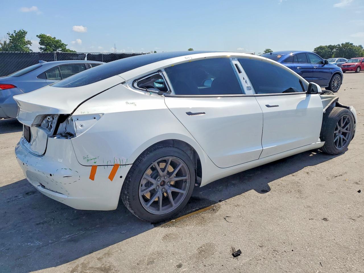 2020 Tesla Model 3 - Фото 3