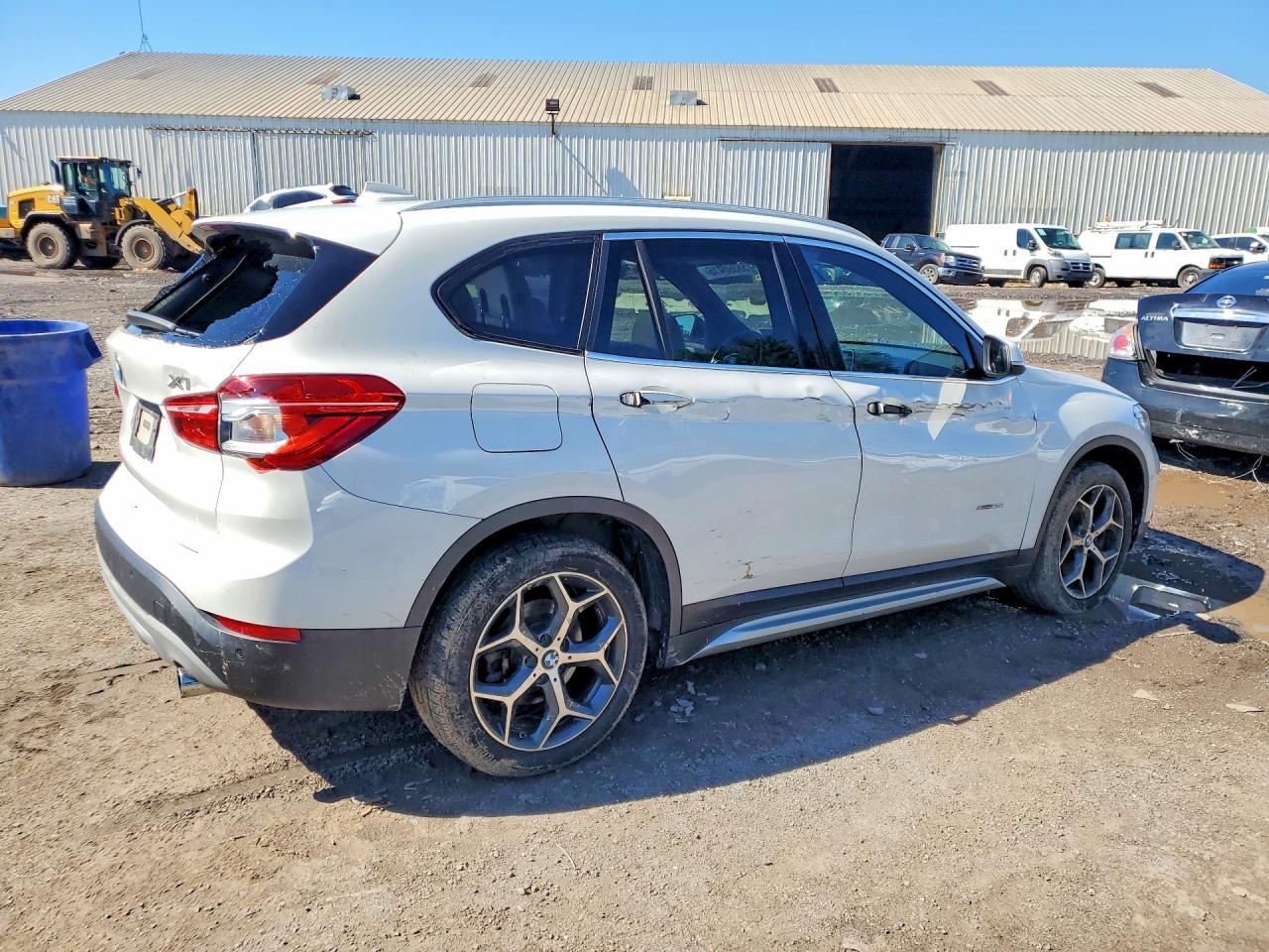 2017 BMW X1 xDrive28I - Фото 3