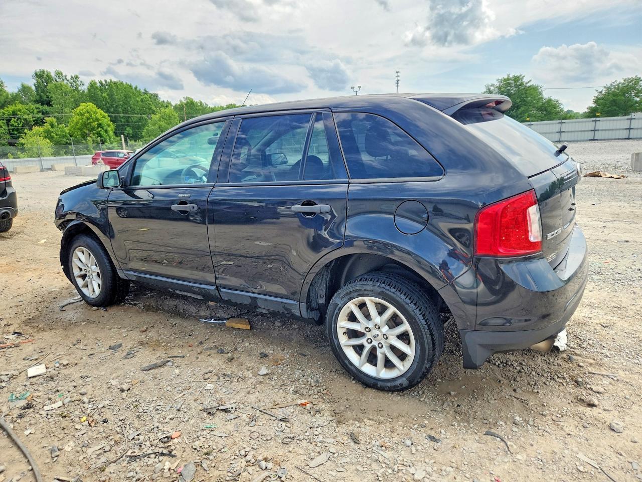 2014 Ford Edge Se - Image 2