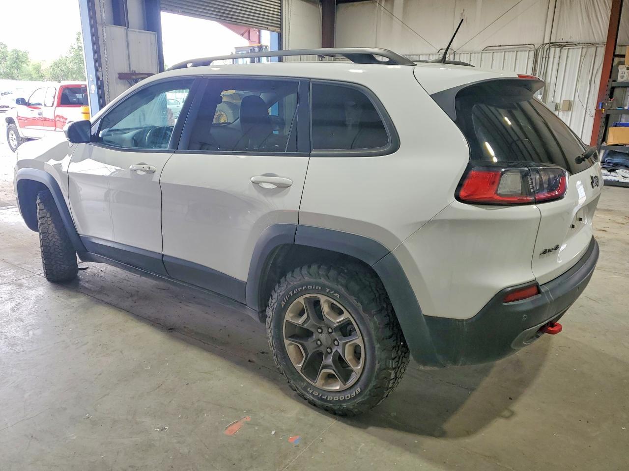 2019 Jeep Cherokee Trailhawk - Image 2