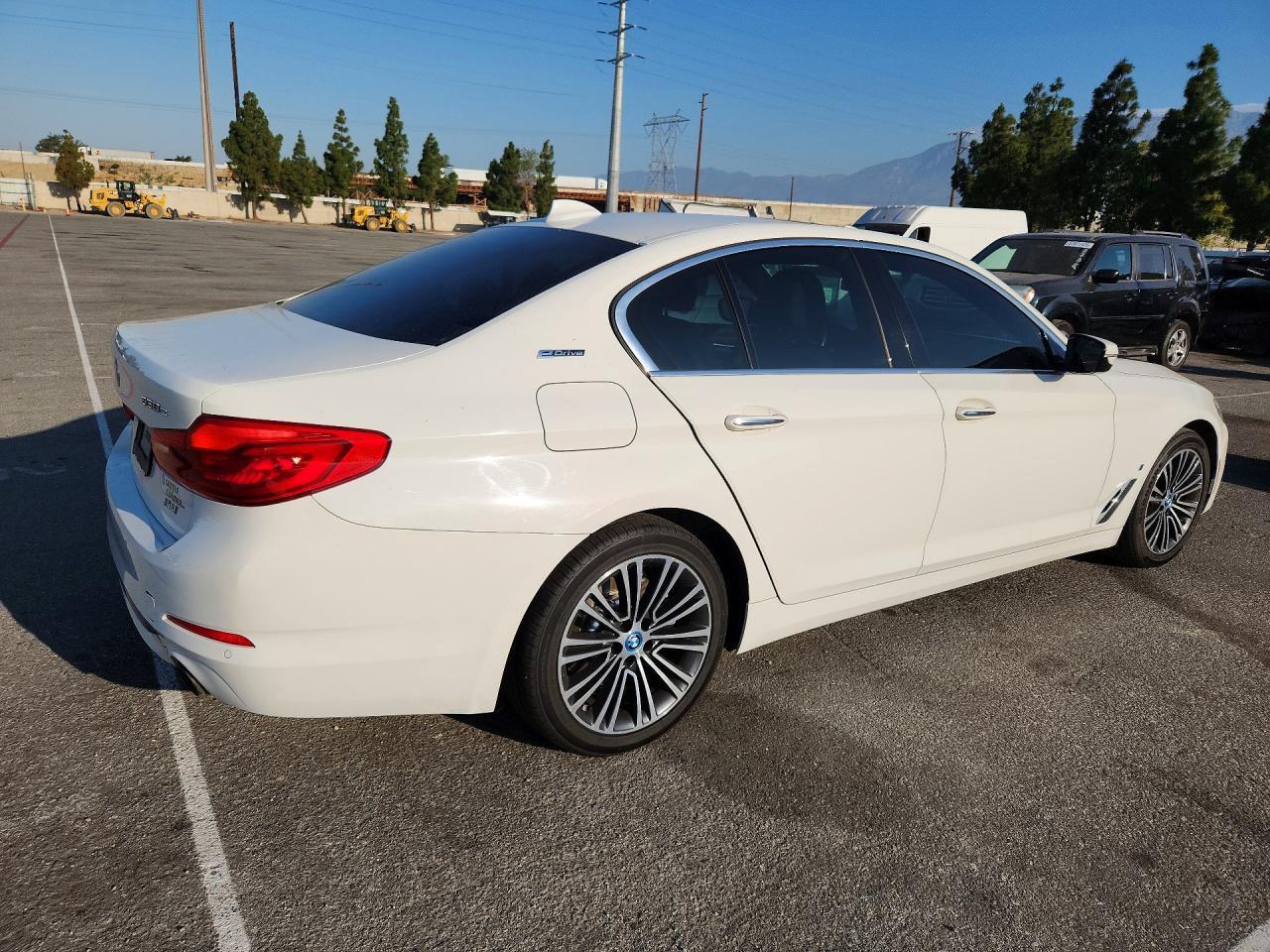 2018 BMW 530E - Image 3