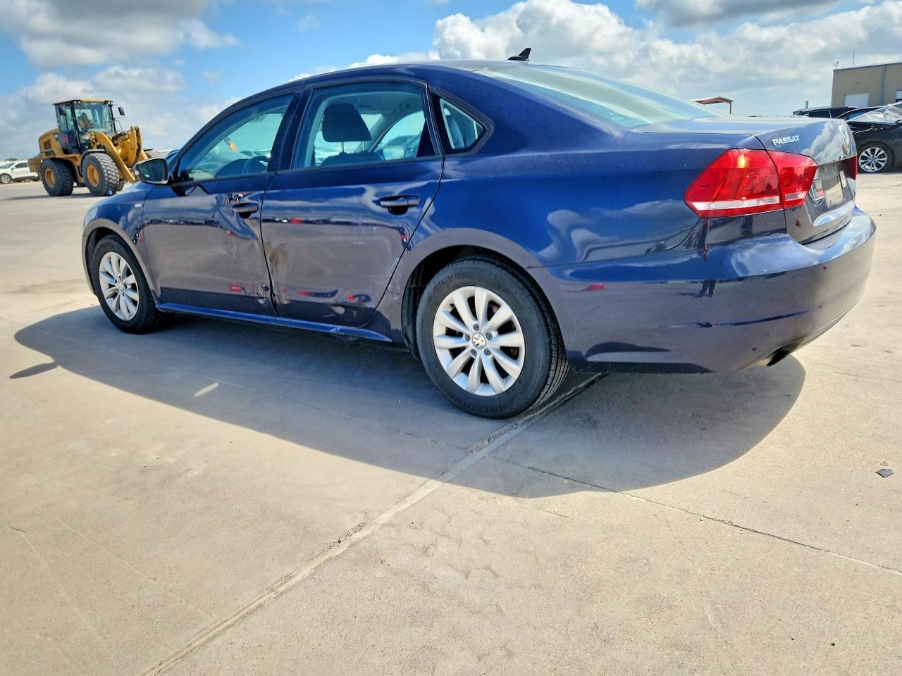 2015 Volkswagen Passat S - Фото 2