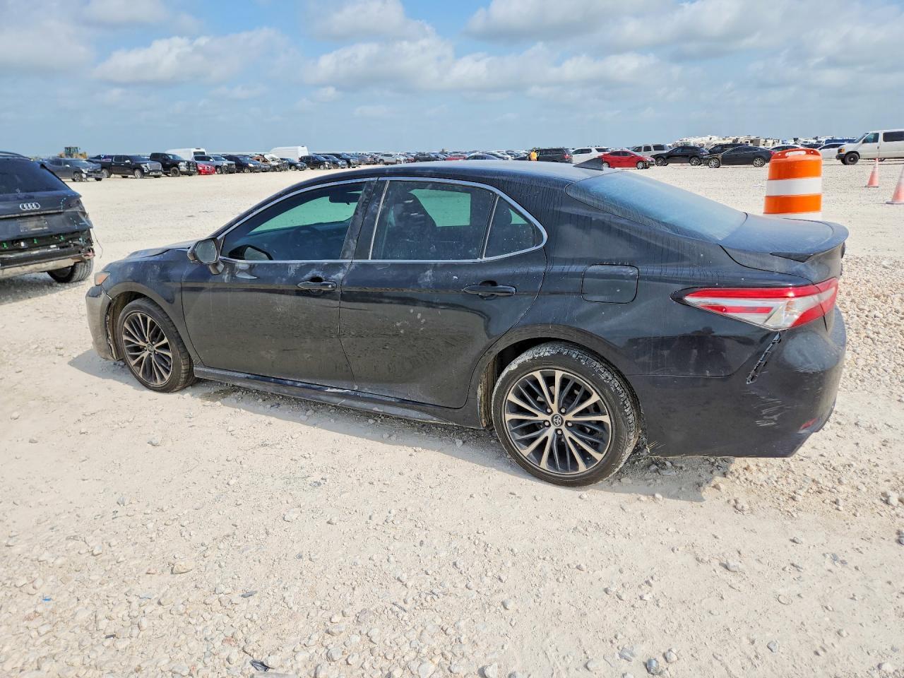 2019 Toyota Camry Se - Image 2