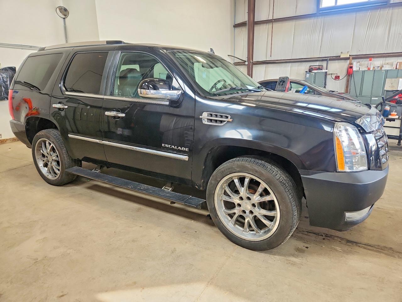 2011 Cadillac Escalade Luxury - Фото 4