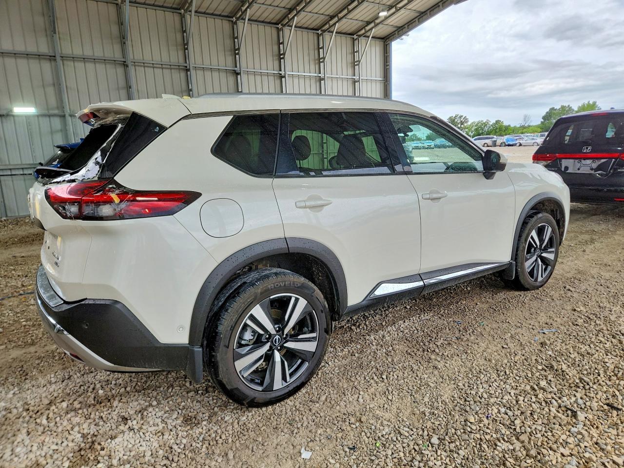 2023 Nissan Rogue Platinum - Фото 3