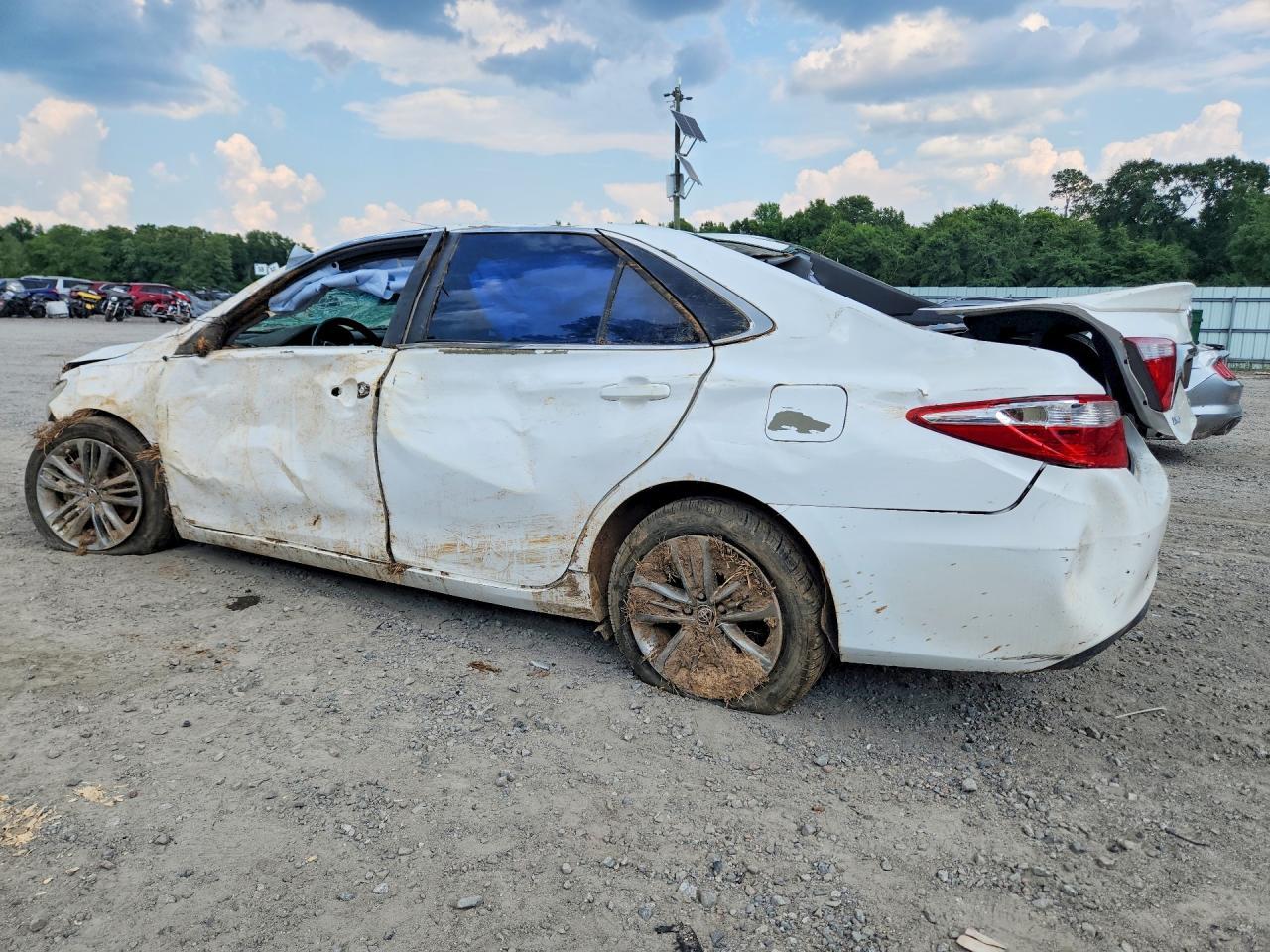 2016 Toyota Camry Se - Image 2