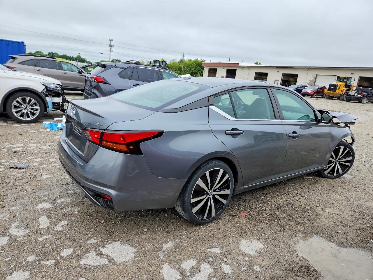 2020 Nissan Altima 2.5 Sr - Image 3