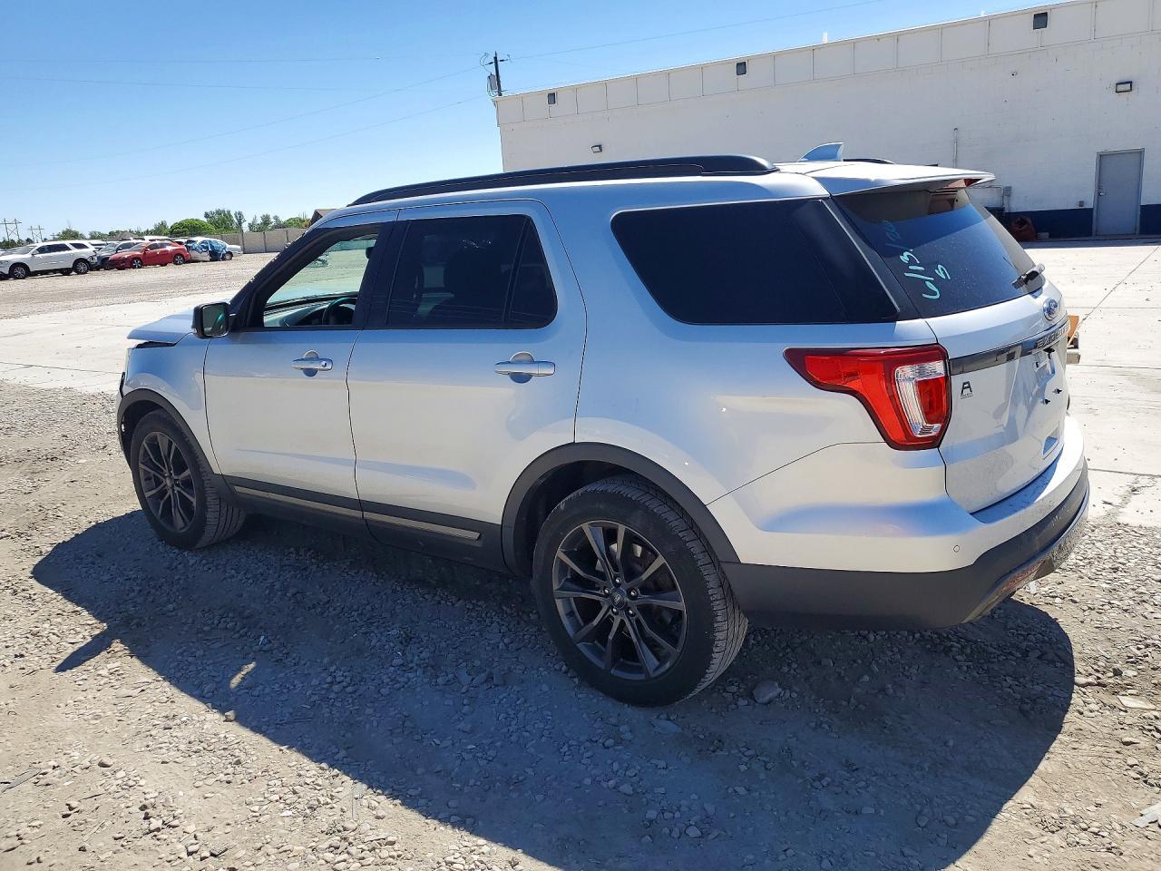 2017 Ford Explorer Xlt - Фото 2
