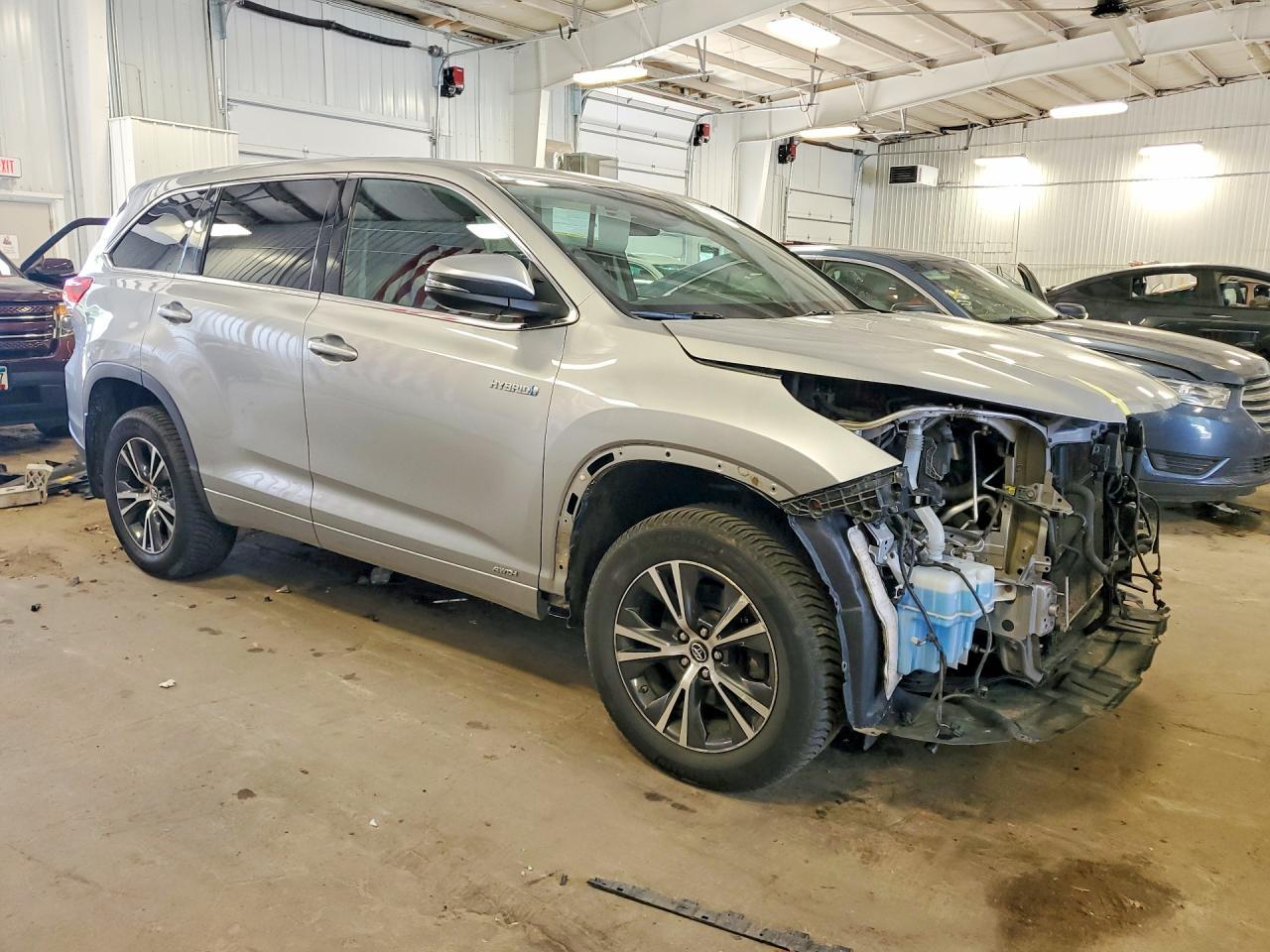 2017 Toyota Highlander Hybrid Le - Фото 4