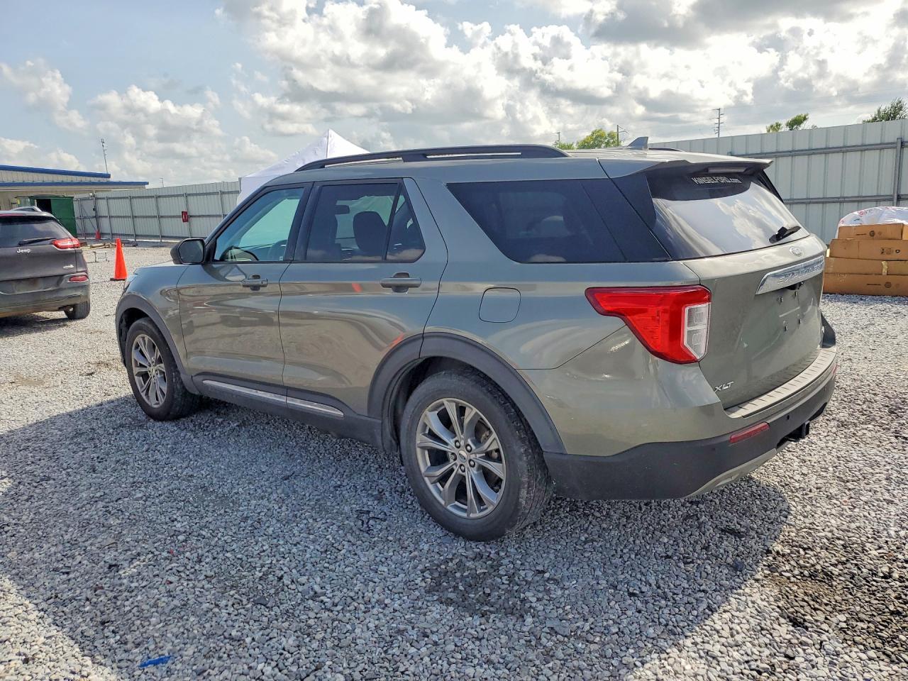 2020 Ford Explorer Xlt - Image 2