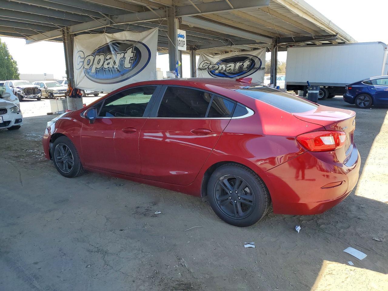 2017 Chevrolet Cruze Lt - Image 2