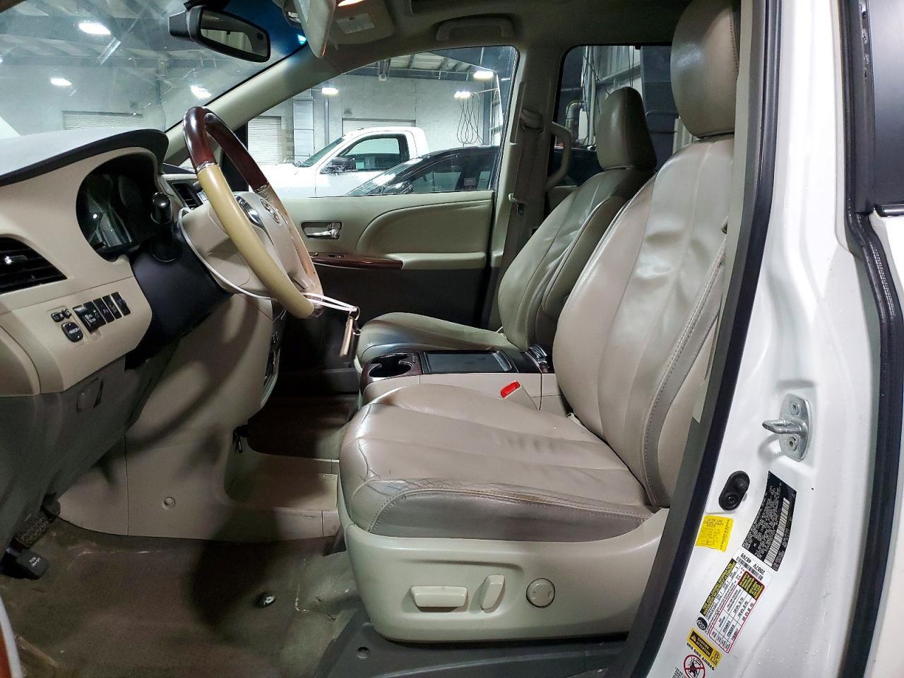 2013 Toyota Sienna Limited 7-Passenger - Image 7