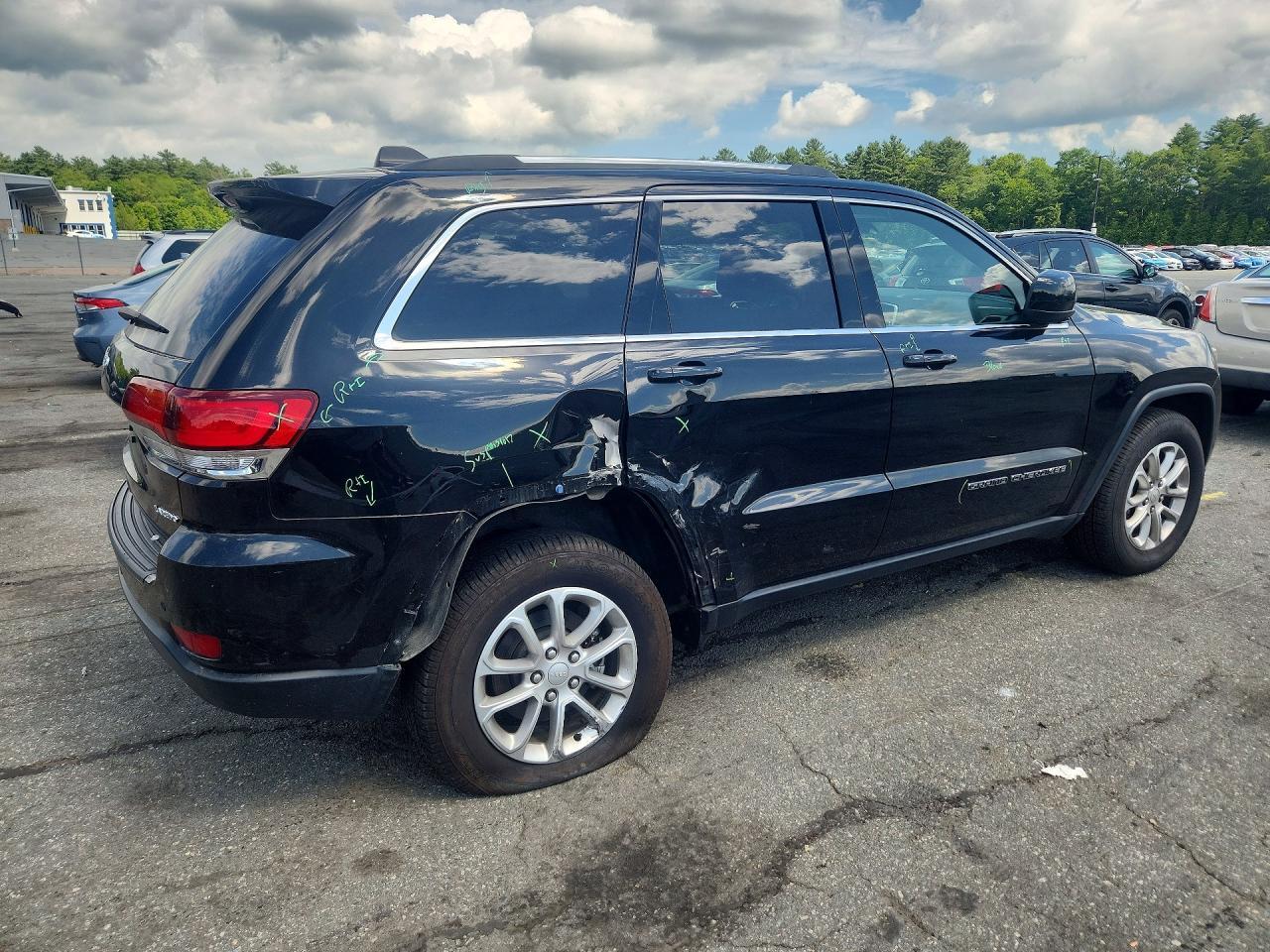 2021 Jeep Grand Cherokee Laredo - Image 3