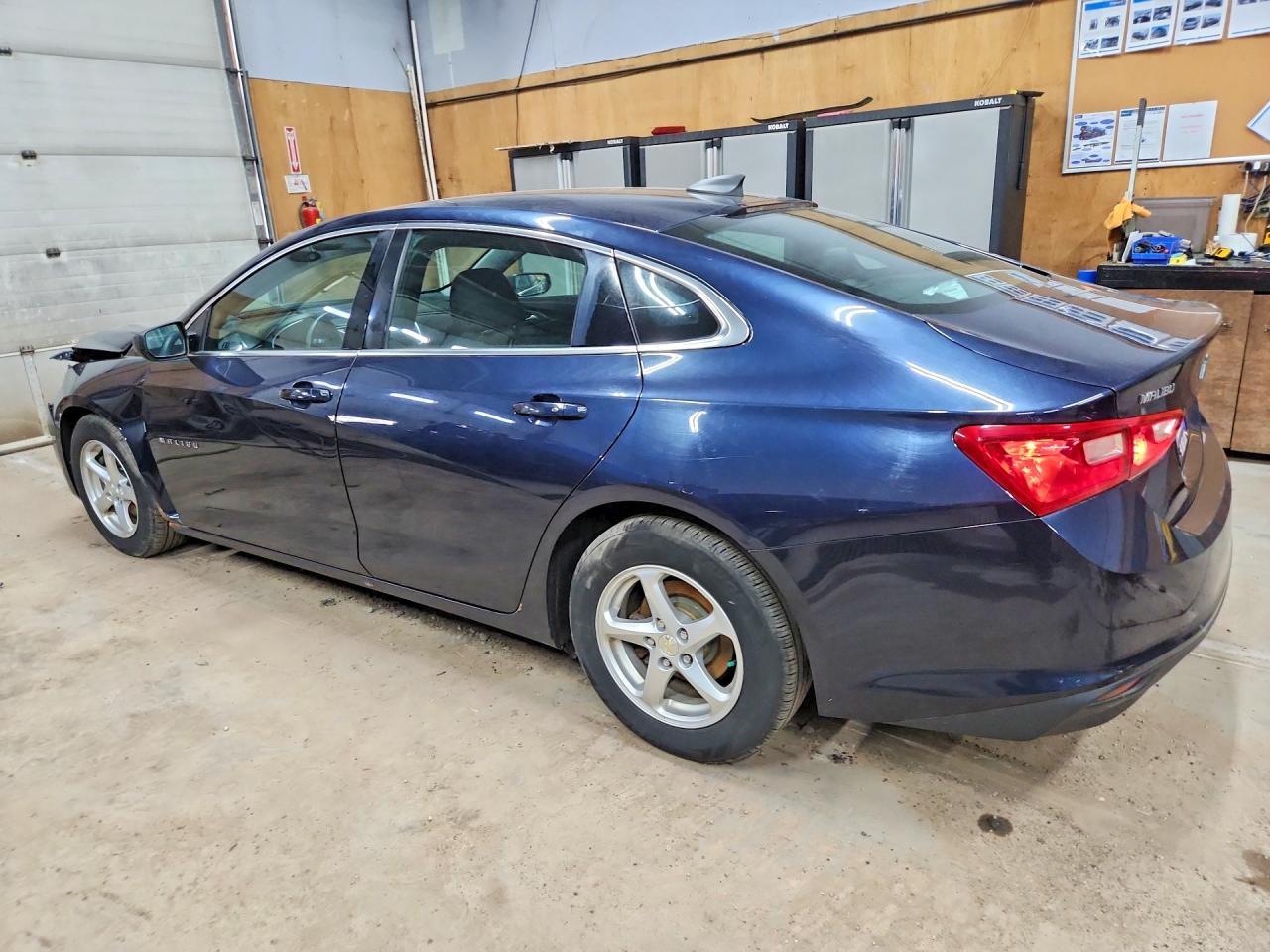 2017 Chevrolet Malibu Ls - Фото 2