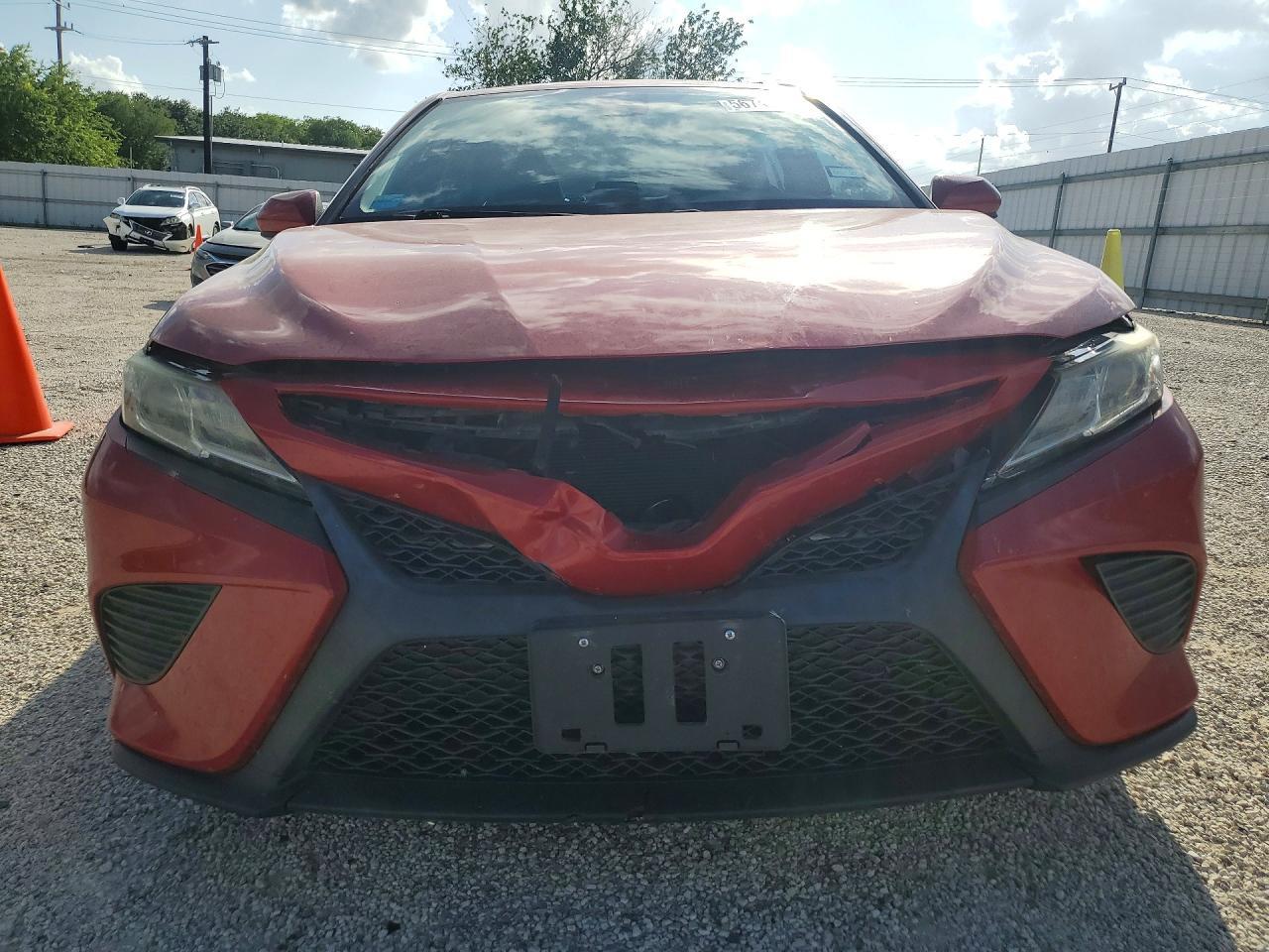 2019 Toyota Camry Se - Image 5