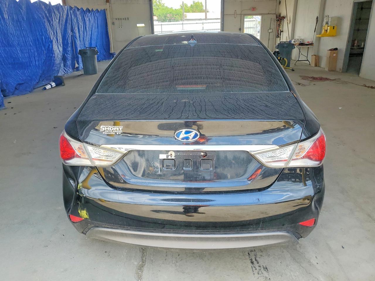 2015 Hyundai Sonata Hybrid Base - Image 6