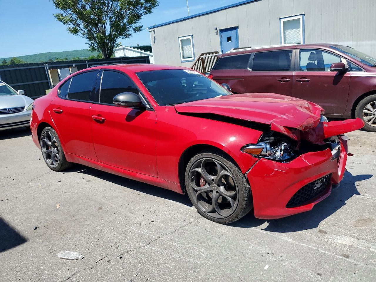 2019 Alfa Romeo Giulia - Фото 4