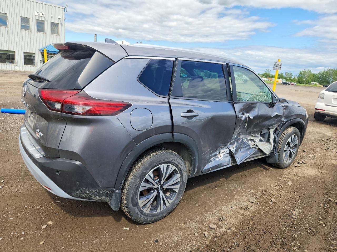 2023 Nissan Rogue Sv - Image 3