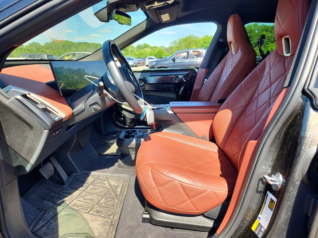 2025 BMW Ix xDrive50 - Фото 7