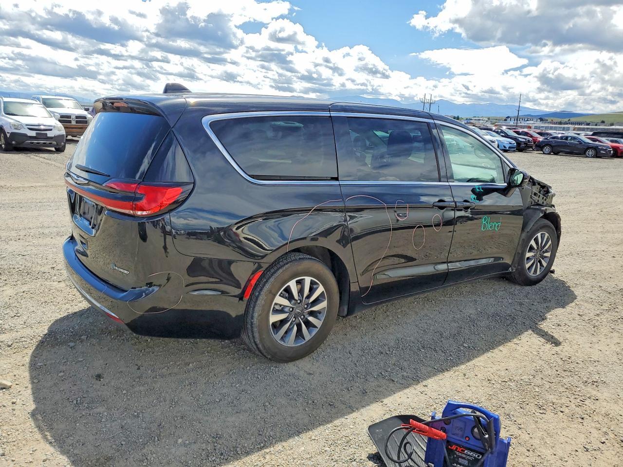 2022 Chrysler Pacifica Hybrid Touring L - Image 3