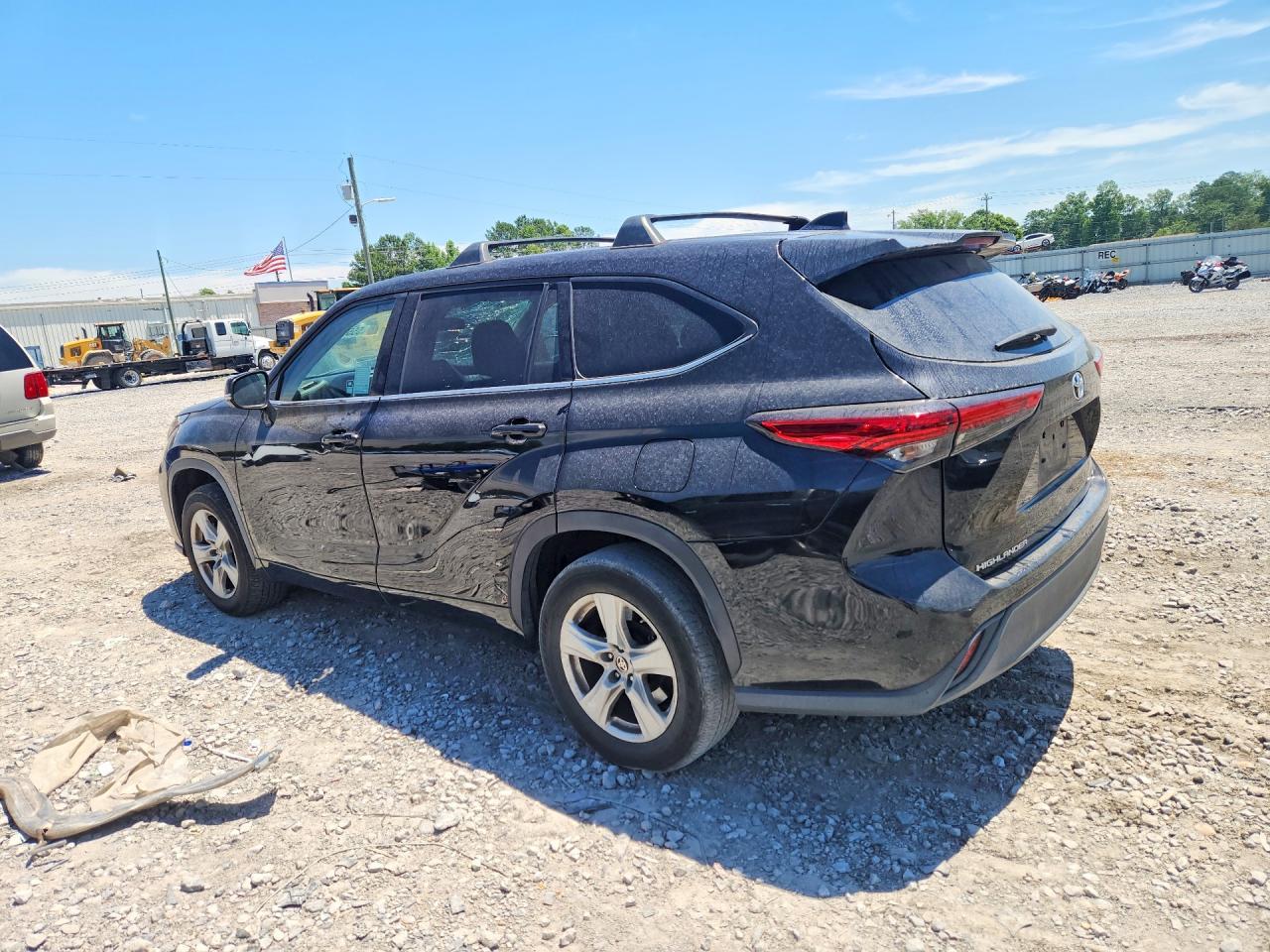 2020 Toyota Highlander Le - Image 2