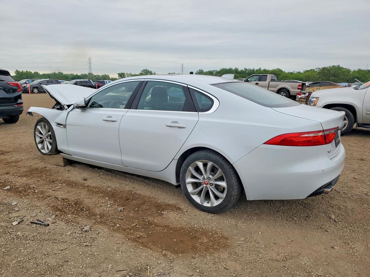 2017 Jaguar Xf Premium - Фото 2