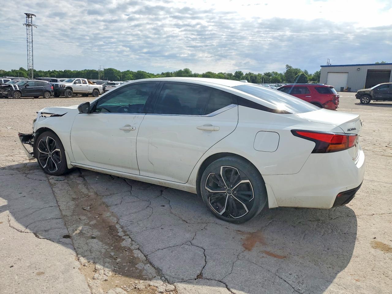 2024 Nissan Altima Sr - Image 2