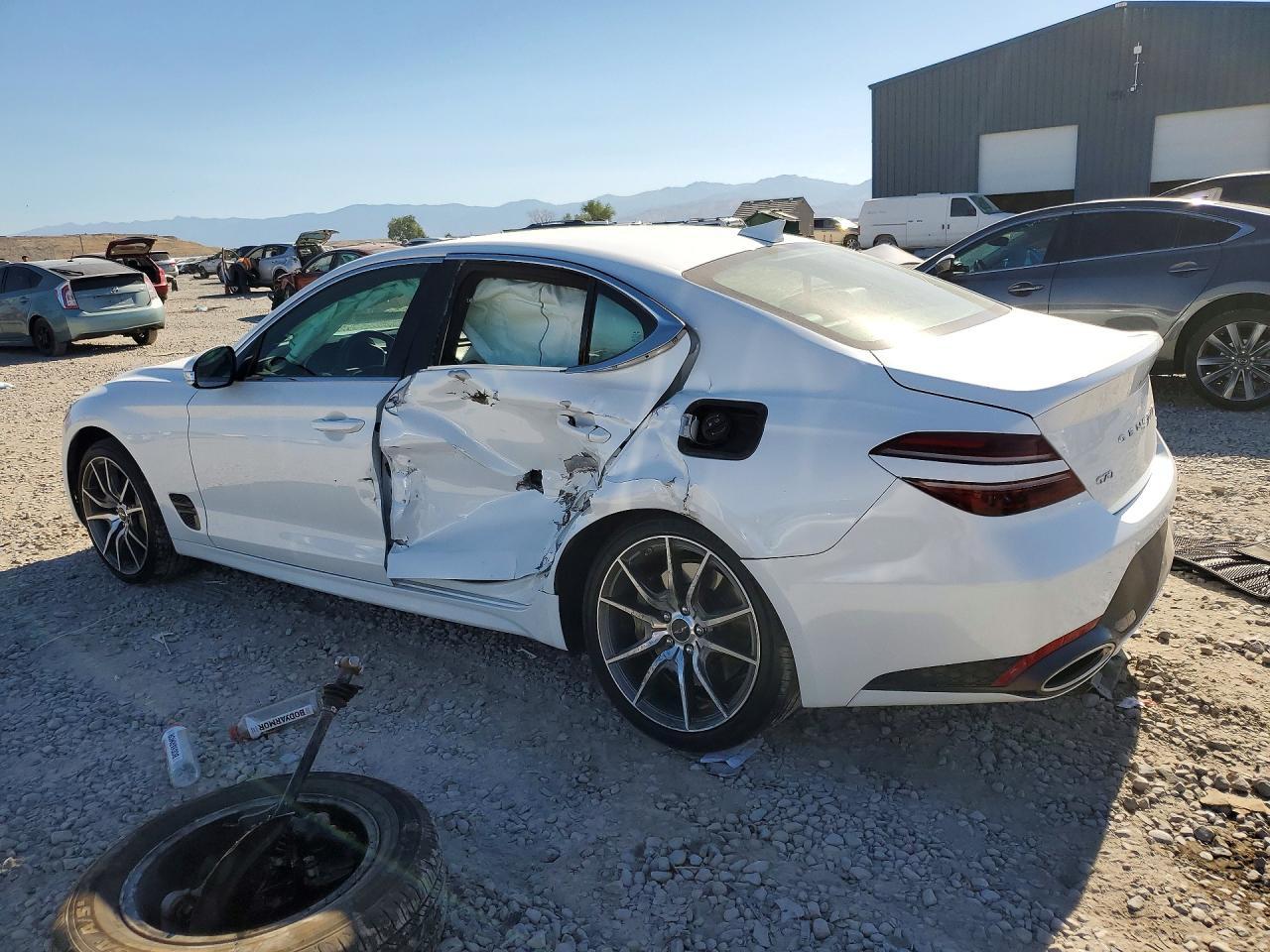 2024 Genesis G70 2.5T Standard - Image 2