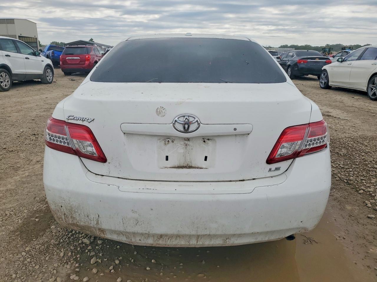 2011 Toyota Camry Le - Image 6