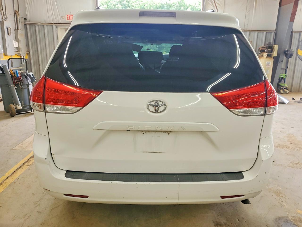 2011 Toyota Sienna Le - Image 6