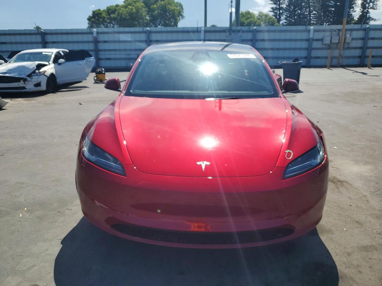 2025 Tesla Model 3 - Фото 5